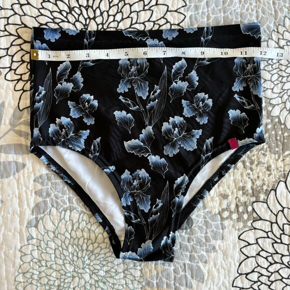 Like New Pole Addict Dahlia Set - Size S - Floral Print - Picture 4 of 11